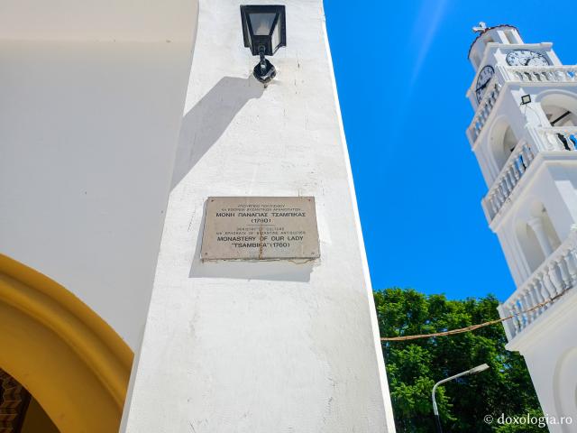 Mănăstirea „Panaghia Tsambika” (Kato sau „Tsambika de jos”) – locașul ce deține o icoană făcătoare de minuni a Maicii Domnului