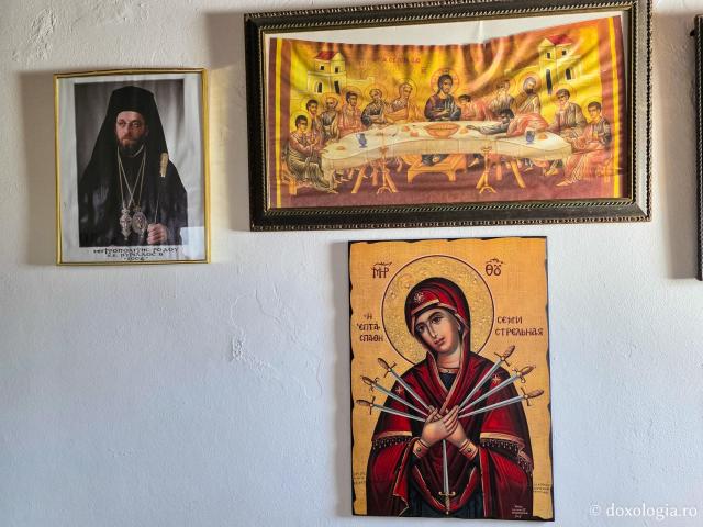 Pași de pelerin la Mănăstirea „Panaghia Tsambika” din Rodos, mănăstirea cea veche sau „Tsambika de sus”