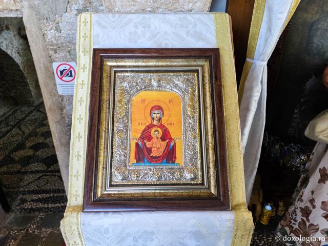 Pași de pelerin la Mănăstirea „Panaghia Tsambika” din Rodos, mănăstirea cea veche sau „Tsambika de sus”