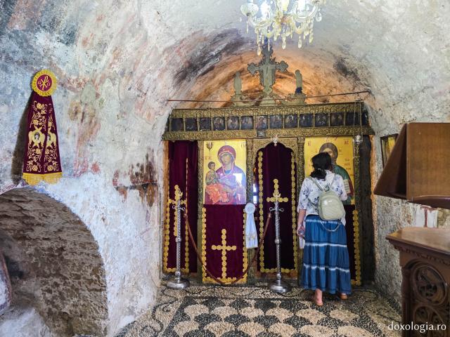 Pași de pelerin la Mănăstirea „Panaghia Tsambika” din Rodos, mănăstirea cea veche sau „Tsambika de sus”