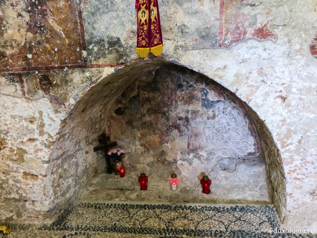 Pași de pelerin la Mănăstirea „Panaghia Tsambika” din Rodos, mănăstirea cea veche sau „Tsambika de sus”