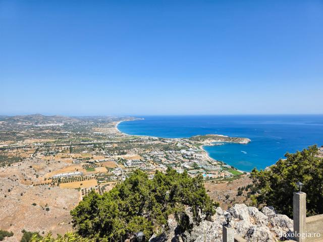 Pași de pelerin la Mănăstirea „Panaghia Tsambika” din Rodos, mănăstirea cea veche sau „Tsambika de sus”