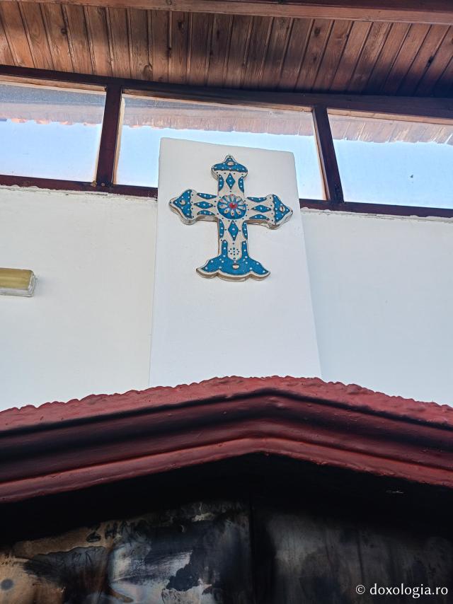 Pași de pelerin la Mănăstirea „Panaghia Tsambika” din Rodos, mănăstirea cea veche sau „Tsambika de sus”