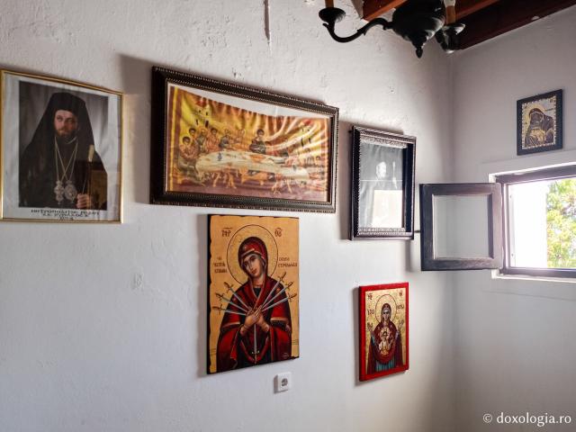 Pași de pelerin la Mănăstirea „Panaghia Tsambika” din Rodos, mănăstirea cea veche sau „Tsambika de sus”