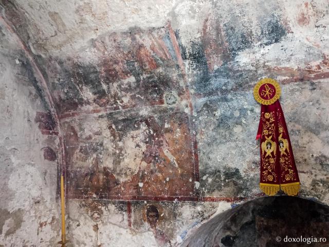 Pași de pelerin la Mănăstirea „Panaghia Tsambika” din Rodos, mănăstirea cea veche sau „Tsambika de sus”