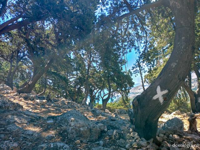 Pași de pelerin la Mănăstirea „Panaghia Tsambika” din Rodos, mănăstirea cea veche sau „Tsambika de sus”