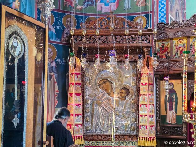 Popas duhovnicesc la Mănăstirea „Panaghia Paramythia” din Insula Rodos