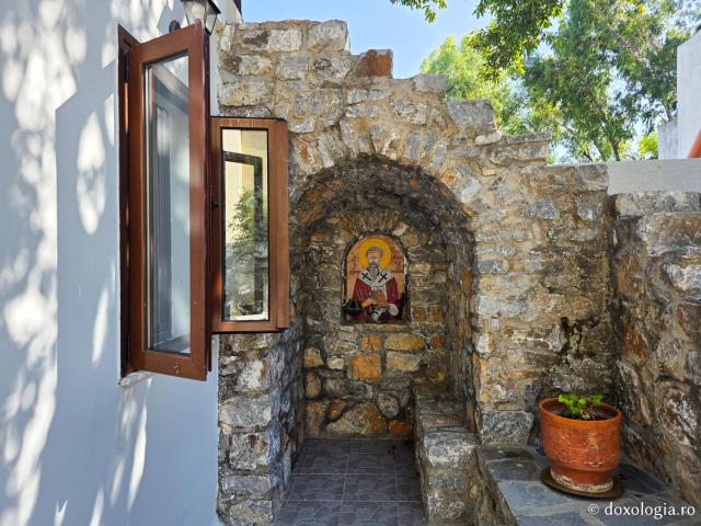 Popas duhovnicesc la Mănăstirea „Panaghia Paramythia” din Insula Rodos