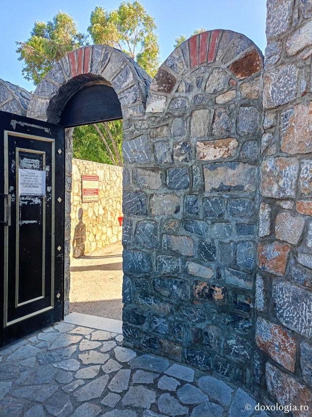 Popas duhovnicesc la Mănăstirea „Panaghia Paramythia” din Insula Rodos
