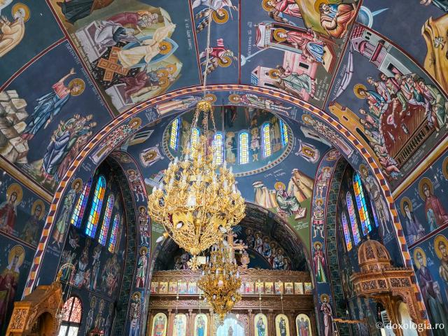 Frumusețea Mănăstirii „Sfântul Ierarh Nectarie” Kryoneri din Insula Rodos