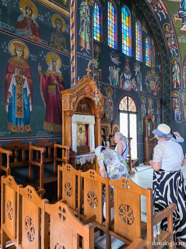 Frumusețea Mănăstirii „Sfântul Ierarh Nectarie” Kryoneri din Insula Rodos