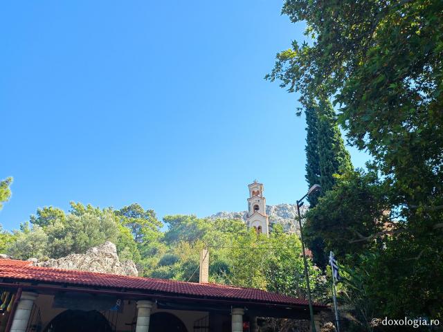 Frumusețea Mănăstirii „Sfântul Ierarh Nectarie” Kryoneri din Insula Rodos