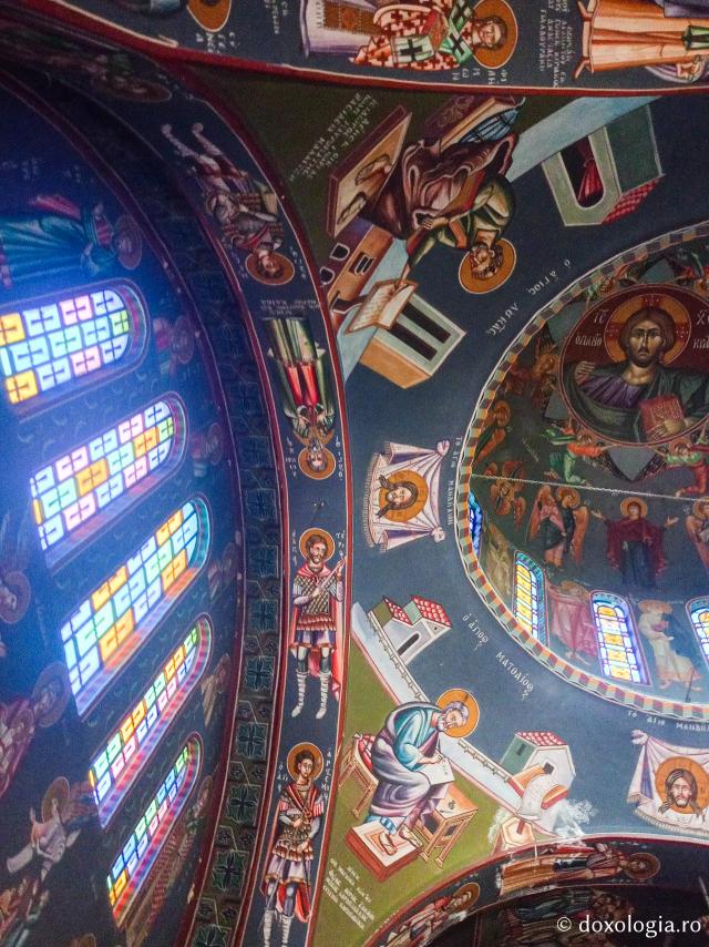Frumusețea Mănăstirii „Sfântul Ierarh Nectarie” Kryoneri din Insula Rodos