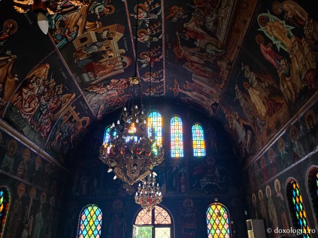 Frumusețea Mănăstirii „Sfântul Ierarh Nectarie” Kryoneri din Insula Rodos