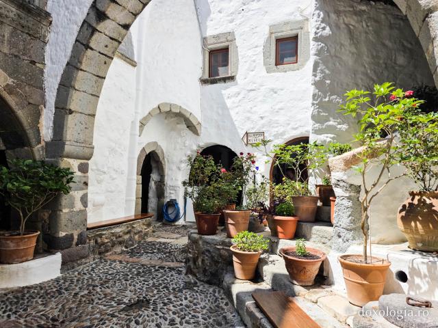 Mănăstirea „Sfântul Ioan Teologul” din Insula Patmos, considerată cea mai importantă mănăstire de la Marea Egee
