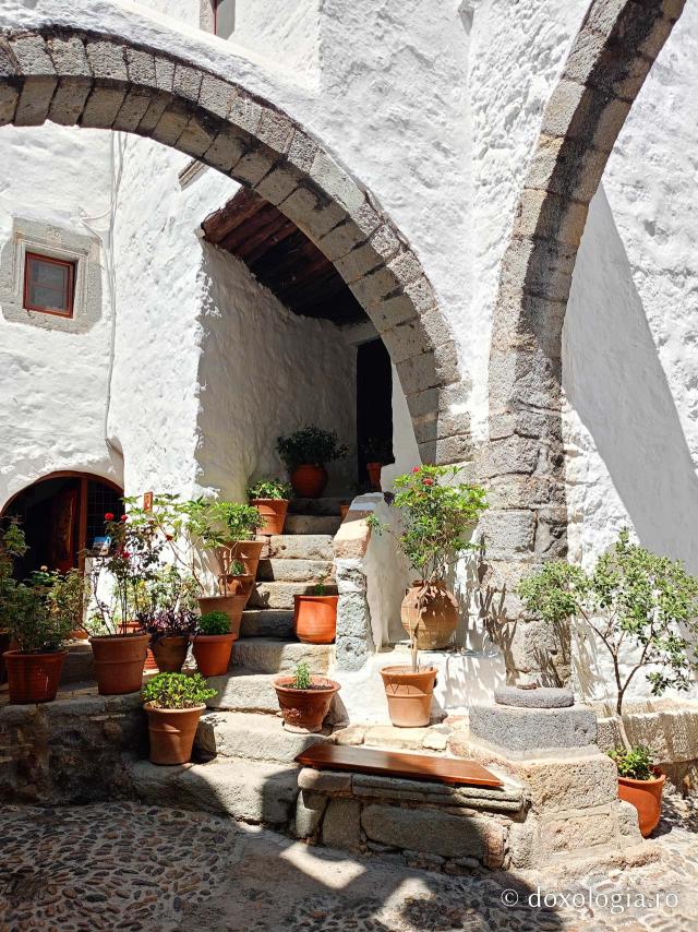 Mănăstirea „Sfântul Ioan Teologul” din Insula Patmos, considerată cea mai importantă mănăstire de la Marea Egee