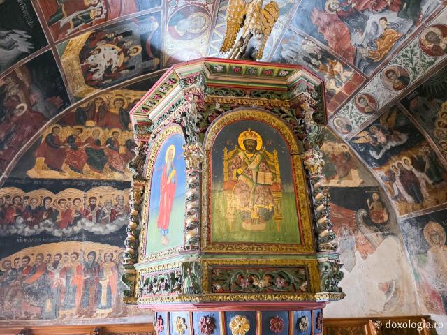 Pași de pelerin la Mănăstirea „Sfântul Arhanghel Mihail” Roukouniotis din Insula Symi