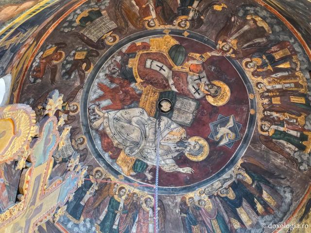 Pași de pelerin la Mănăstirea „Sfântul Arhanghel Mihail” Roukouniotis din Insula Symi