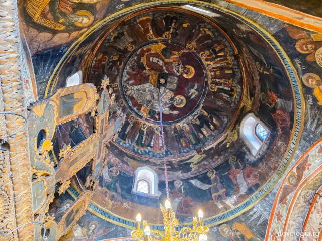 Pași de pelerin la Mănăstirea „Sfântul Arhanghel Mihail” Roukouniotis din Insula Symi