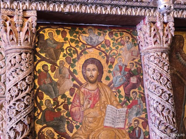 Pași de pelerin la Mănăstirea „Sfântul Arhanghel Mihail” Roukouniotis din Insula Symi