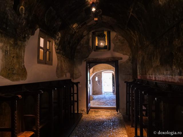 Pași de pelerin la Mănăstirea „Sfântul Arhanghel Mihail” Roukouniotis din Insula Symi