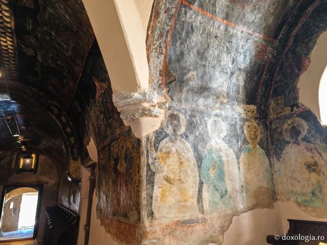 Pași de pelerin la Mănăstirea „Sfântul Arhanghel Mihail” Roukouniotis din Insula Symi
