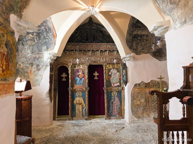 Pași de pelerin la Mănăstirea „Sfântul Arhanghel Mihail” Roukouniotis din Insula Symi