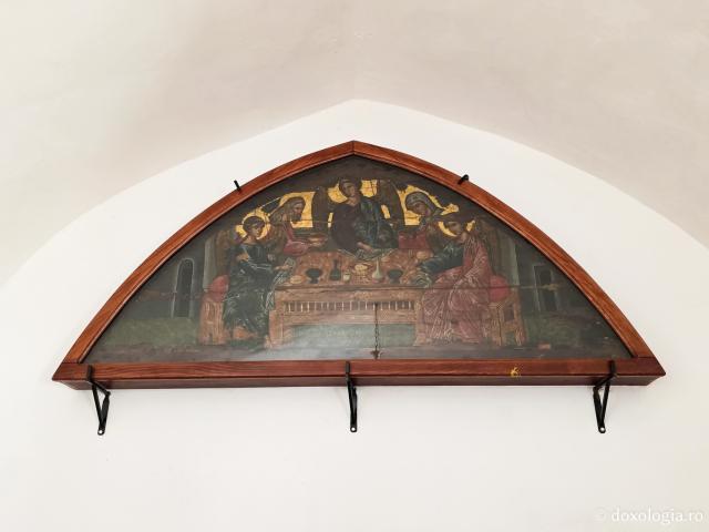 Pași de pelerin la Mănăstirea „Sfântul Arhanghel Mihail” Roukouniotis din Insula Symi / Foto: Magda Buftea Pași de pelerin la Mănăstirea „Sfântul Arhanghel Mihail” Roukouniotis din Insula Symi