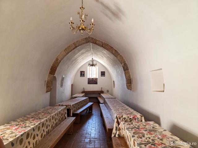 Pași de pelerin la Mănăstirea „Sfântul Arhanghel Mihail” Roukouniotis din Insula Symi / Foto: Magda Buftea Pași de pelerin la Mănăstirea „Sfântul Arhanghel Mihail” Roukouniotis din Insula Symi
