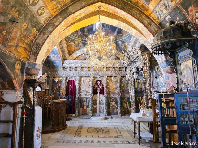 Pași de pelerin la Mănăstirea „Sfântul Arhanghel Mihail” Roukouniotis din Insula Symi