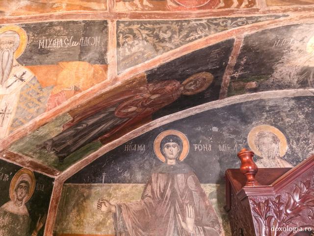 Pași de pelerin la Mănăstirea „Sfântul Arhanghel Mihail” Roukouniotis din Insula Symi / Foto: Magda Buftea Pași de pelerin la Mănăstirea „Sfântul Arhanghel Mihail” Roukouniotis din Insula Symi