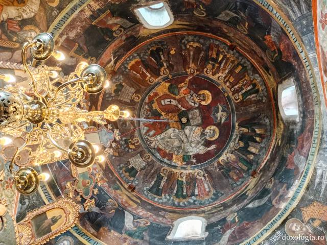 Pași de pelerin la Mănăstirea „Sfântul Arhanghel Mihail” Roukouniotis din Insula Symi