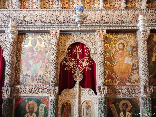 Pași de pelerin la Mănăstirea „Sfântul Arhanghel Mihail” Roukouniotis din Insula Symi