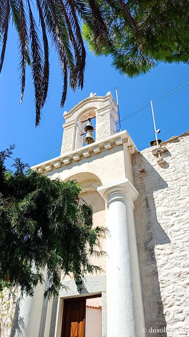 Pași de pelerin la Mănăstirea „Sfântul Arhanghel Mihail” Roukouniotis din Insula Symi