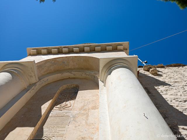 Pași de pelerin la Mănăstirea „Sfântul Arhanghel Mihail” Roukouniotis din Insula Symi