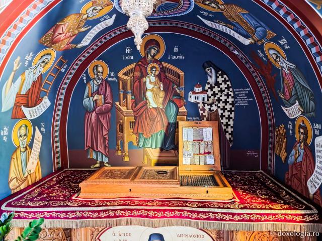 Închinare la moaștele Sfântului Amfilohie Makris din Patmos