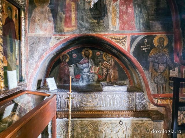 Moaștele Sfântului Cuvios Hristodul din Patmos - Mănăstirea „Sfântul Ioan Teologul” din Insula Patmos, considerată cea mai importantă mănăstire de la Marea Egee