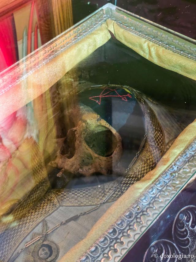 Închinare la moaștele Sfântului Cuvios Sava cel Nou din Kalymnos