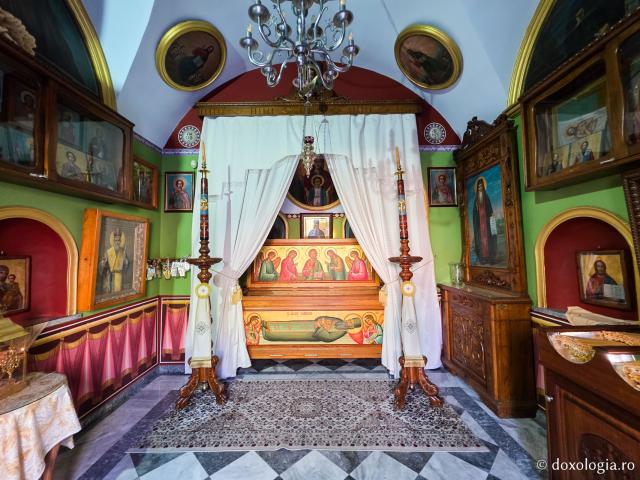 Închinare la moaștele Sfântului Cuvios Sava cel Nou din Kalymnos