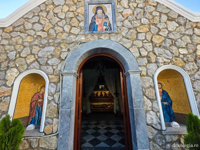 Închinare la moaștele Sfântului Cuvios Sava cel Nou din Kalymnos
