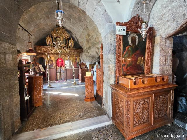 Peștera Apocalipsei din Insula Patmos – locul în care Sfântului Ioan Evanghelistul i s-a descoperit taina cea de pe urmă / Foto: Magda Buftea Peștera Apocalipsei din Insula Patmos – locul în care Sfântului Ioan Evanghelistul i s-a descoperit taina cea de pe urmă