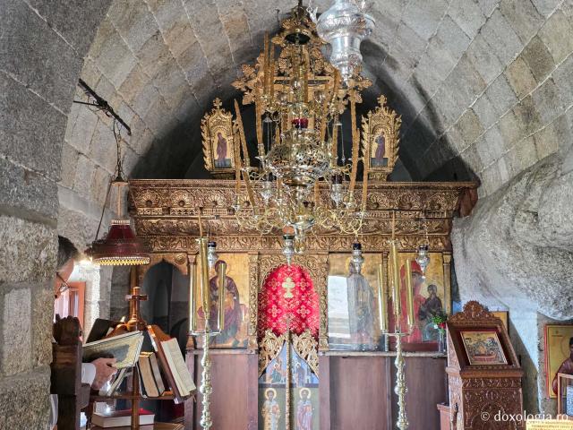 Peștera Apocalipsei din Insula Patmos – locul în care Sfântului Ioan Evanghelistul i s-a descoperit taina cea de pe urmă / Foto: Magda Buftea Peștera Apocalipsei din Insula Patmos – locul în care Sfântului Ioan Evanghelistul i s-a descoperit taina cea de pe urmă