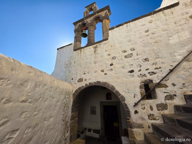 Peștera Apocalipsei din Insula Patmos – locul în care Sfântului Ioan Evanghelistul i s-a descoperit taina cea de pe urmă / Foto: Magda Buftea Peștera Apocalipsei din Insula Patmos – locul în care Sfântului Ioan Evanghelistul i s-a descoperit taina cea de pe urmă