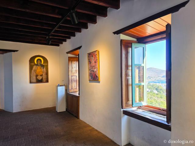 Peștera Apocalipsei din Insula Patmos – locul în care Sfântului Ioan Evanghelistul i s-a descoperit taina cea de pe urmă / Foto: Magda Buftea Peștera Apocalipsei din Insula Patmos – locul în care Sfântului Ioan Evanghelistul i s-a descoperit taina cea de pe urmă