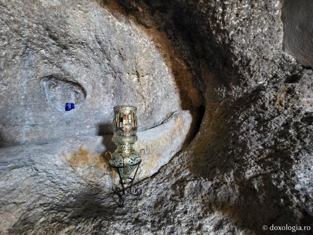 Peștera Apocalipsei din Insula Patmos – locul în care Sfântului Ioan Evanghelistul i s-a descoperit taina cea de pe urmă / Foto: Magda Buftea Peștera Apocalipsei din Insula Patmos – locul în care Sfântului Ioan Evanghelistul i s-a descoperit taina cea de pe urmă
