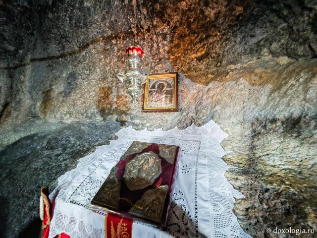 Peștera Apocalipsei din Insula Patmos – locul în care Sfântului Ioan Evanghelistul i s-a descoperit taina cea de pe urmă / Foto: Magda Buftea Peștera Apocalipsei din Insula Patmos – locul în care Sfântului Ioan Evanghelistul i s-a descoperit taina cea de pe urmă