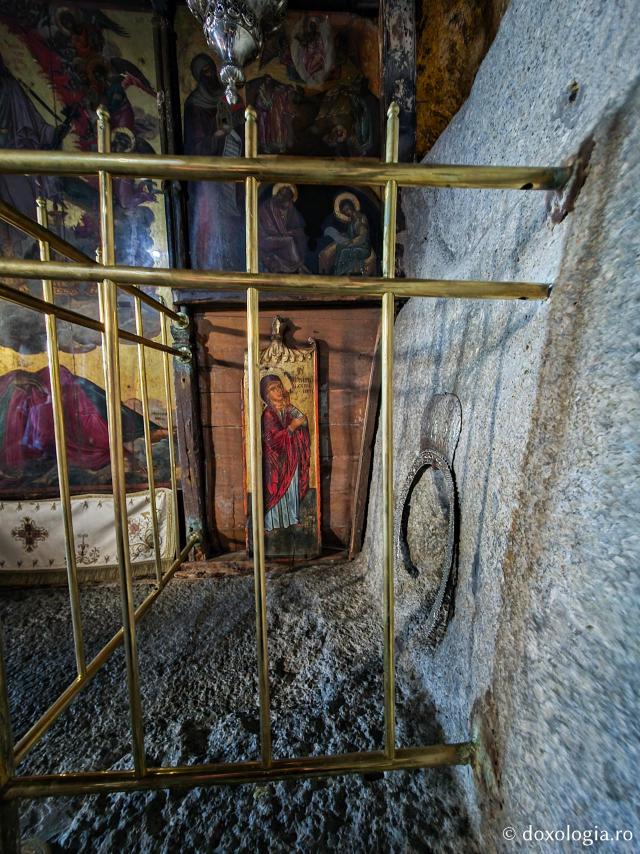 Peștera Apocalipsei din Insula Patmos – locul în care Sfântului Ioan Evanghelistul i s-a descoperit taina cea de pe urmă / Foto: Magda Buftea Peștera Apocalipsei din Insula Patmos – locul în care Sfântului Ioan Evanghelistul i s-a descoperit taina cea de pe urmă