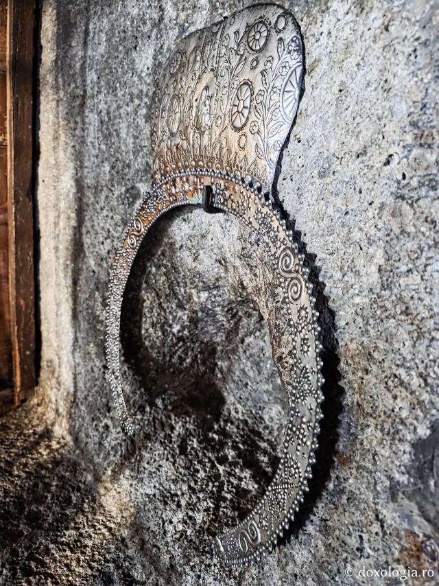 Peștera Apocalipsei din Insula Patmos – locul în care Sfântului Ioan Evanghelistul i s-a descoperit taina cea de pe urmă / Foto: Magda Buftea Peștera Apocalipsei din Insula Patmos – locul în care Sfântului Ioan Evanghelistul i s-a descoperit taina cea de pe urmă