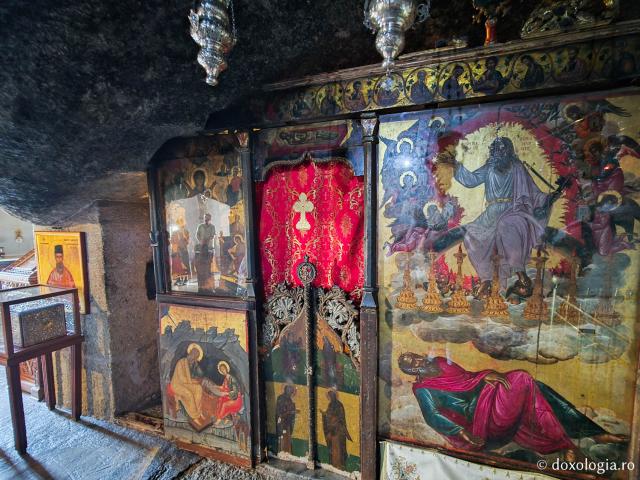 Peștera Apocalipsei din Insula Patmos – locul în care Sfântului Ioan Evanghelistul i s-a descoperit taina cea de pe urmă / Foto: Magda Buftea Peștera Apocalipsei din Insula Patmos – locul în care Sfântului Ioan Evanghelistul i s-a descoperit taina cea de pe urmă