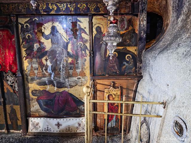 Peștera Apocalipsei din Insula Patmos – locul în care Sfântului Ioan Evanghelistul i s-a descoperit taina cea de pe urmă / Foto: Magda Buftea Peștera Apocalipsei din Insula Patmos – locul în care Sfântului Ioan Evanghelistul i s-a descoperit taina cea de pe urmă